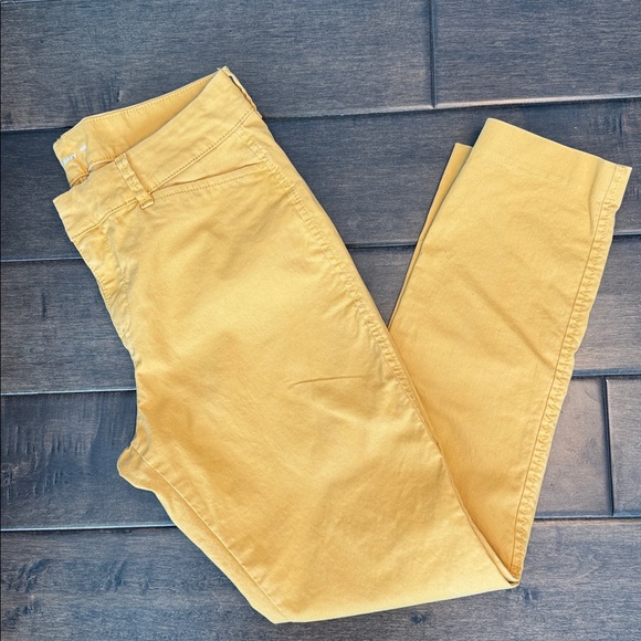 Old Navy Pants - ❤️3/$30 Old Navy Women’s Pixie Yellow Pants